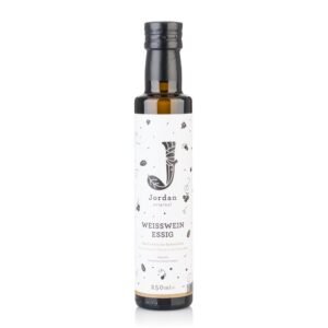 Fotografía de producto de botella blanca de producto. Botella blanca de producto fotografiada sobre fondo claro