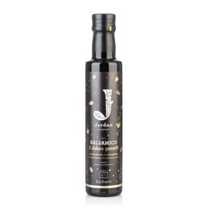 Fotografía de producto de botella negra con dispensador. Fotografía profesional de Fotografía de botellas para impulsar ventas online para ecommerce