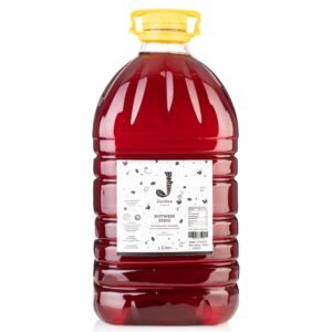 Fotografía de producto de botella grande de bebida roja. Botella grande de bebida roja fotografiada sobre fondo blanco