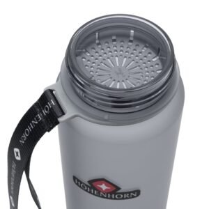 Fotografía de producto de detalle de boquilla de botella deportiva gris. Detalle de la boquilla de una botella deportiva gris