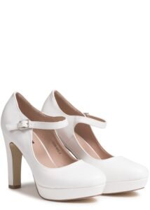 Pareja de zapatos Mary Jane blancos de tacón