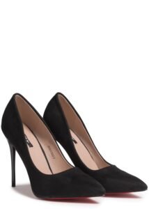 Pareja de zapatos salón negros de tacón de aguja