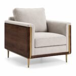 Sillón tapizado de diseño fotografiado sobre fondo blanco